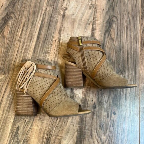 Franco Sarto 7.5 shoes - Picture 2 of 5